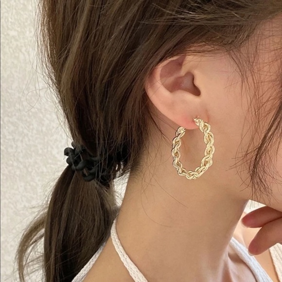 Jewelry - New twist hoop earrings